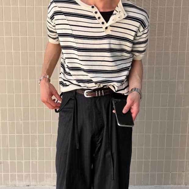 웨이비니스 Diagonal Flow Henley Neck Half Kni