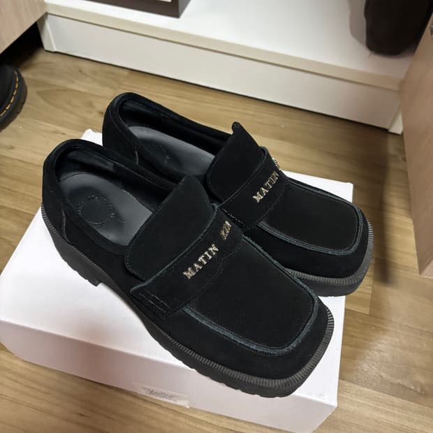 마뗑킴 스웨이드 스퀘어 로퍼 235