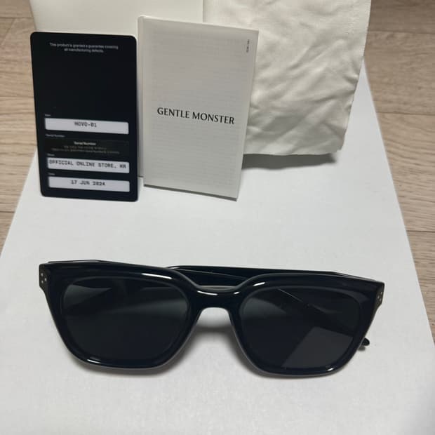 젠틀몬스터 호보(01)팝니다.