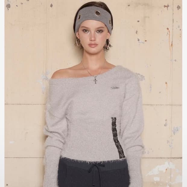 힐다 플러피 코르셋 원숄더 니트 그레이