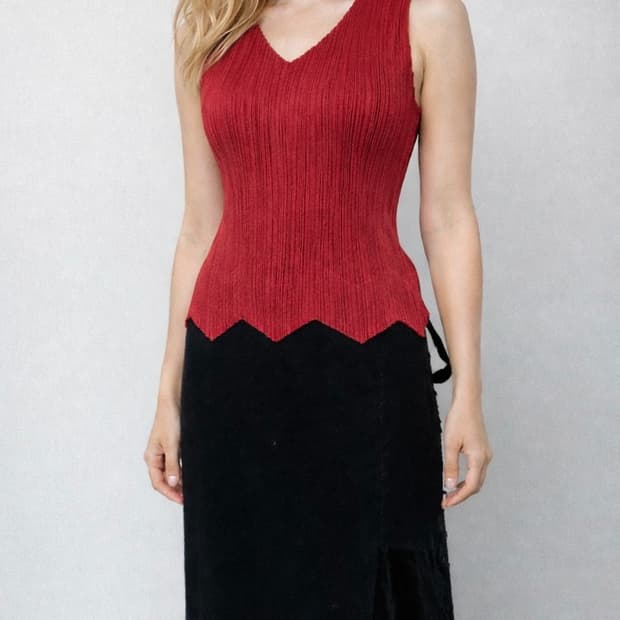 이세이미야케 플리츠플리즈 지그재그 헴 슬리브리스 탑