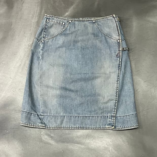  리바이스 엔지니어드진 데님 스커트 y15693