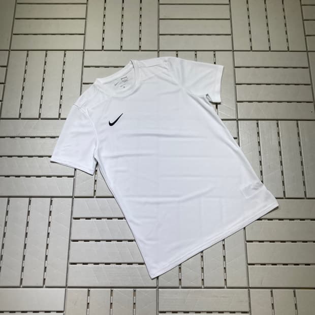 [L]나이키 드라이핏 반팔티 슬림 블랙로고 화이트 0764