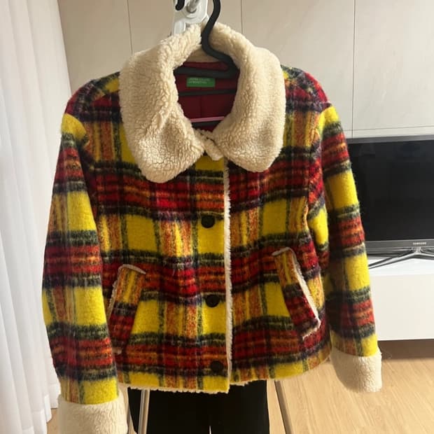 베네통 체크 부클 키리 코트 42사이즈