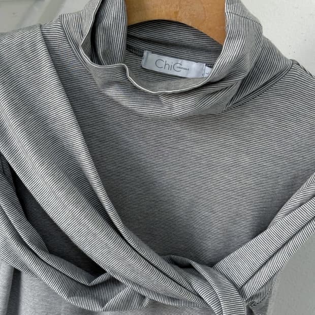 High gauge fabric stretched turtle neck 