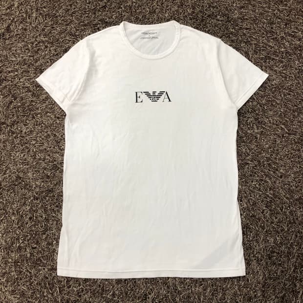 엠포리오 아르마니 로고 화이트 반팔 티셔츠