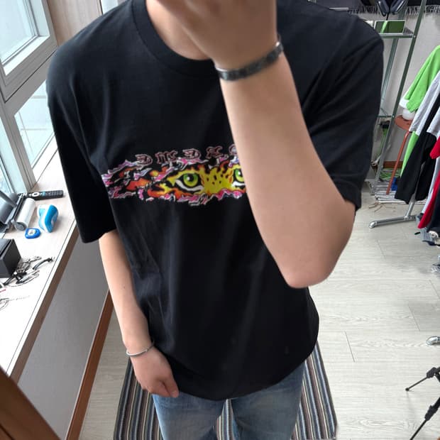 슈프림 아이즈 반팔 티셔츠