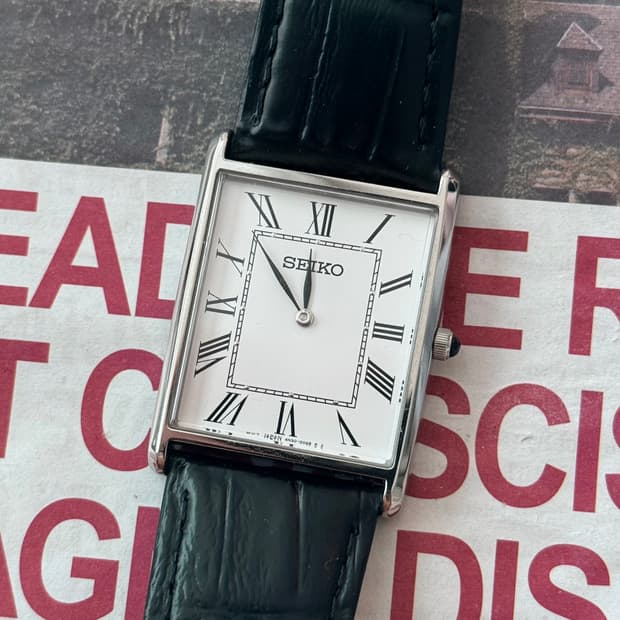 Seiko 세이코 Essentials Tank Quartz