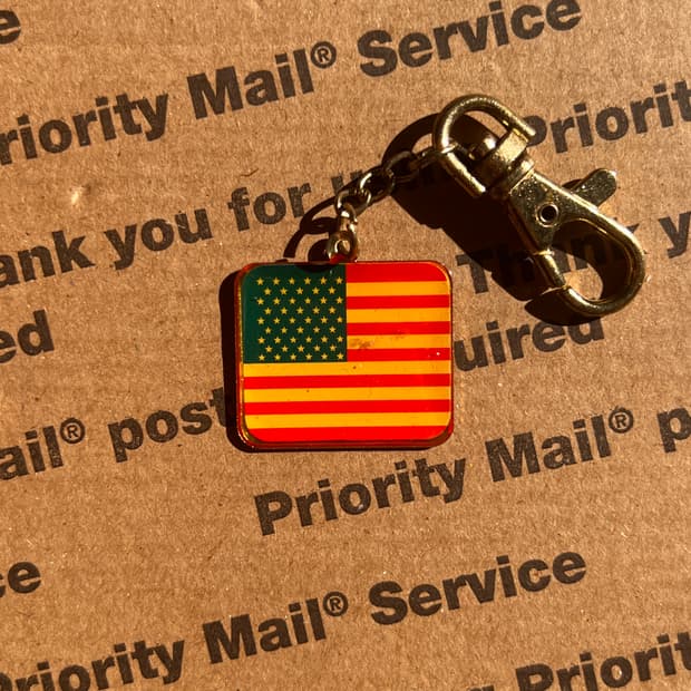 90s vtg USA Flag Metal Keyring