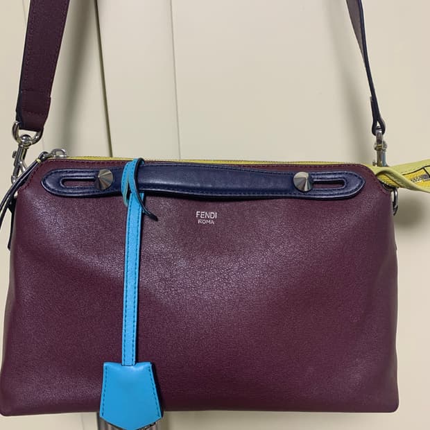펜디 바이더웨이 버건디 숄더토트백.  정품