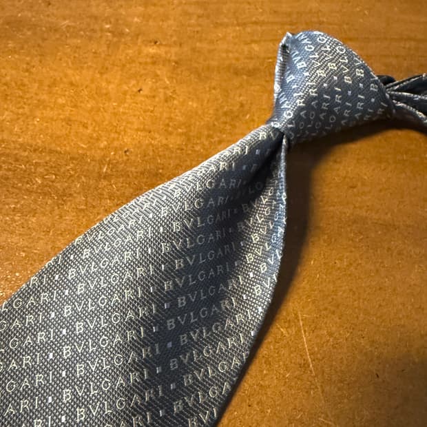 불가리 BVLGARI 올오버 로고 실크 넥타이 그레이