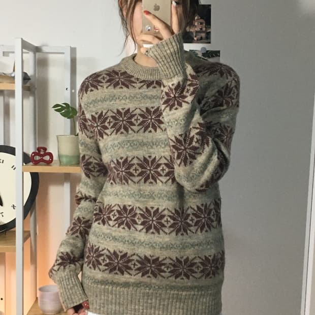 노르딕 버건디 스노우 니트