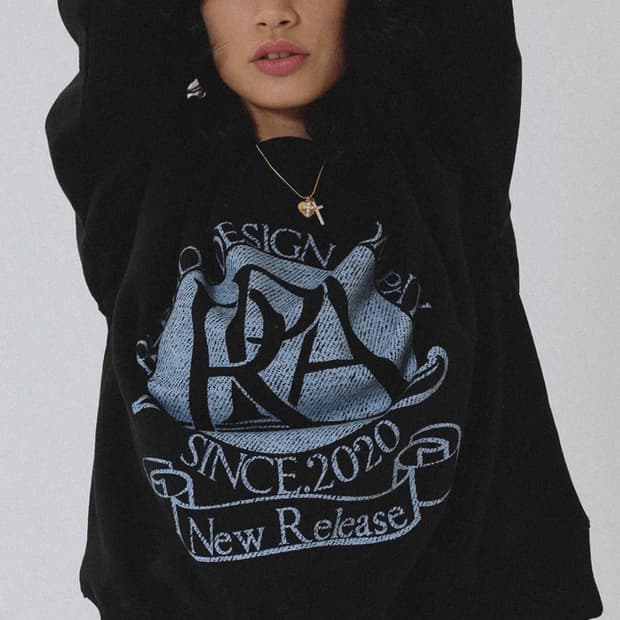 프렌다 ROUND LOGO CREWNECK SWEATSHIRT BLACK