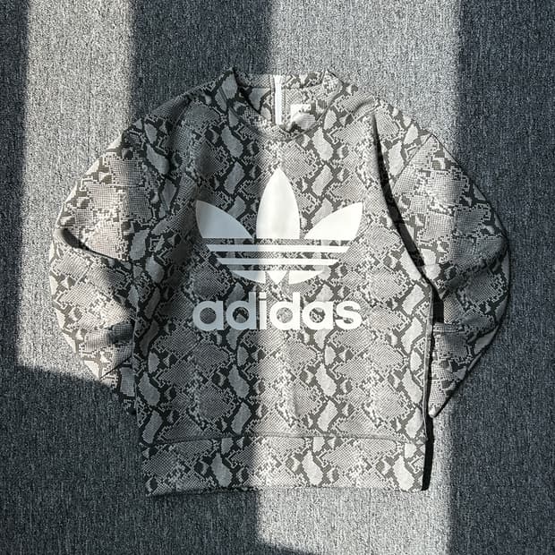아디다스 x Hyke 파이어버드 스네이크 패턴 맨투맨
