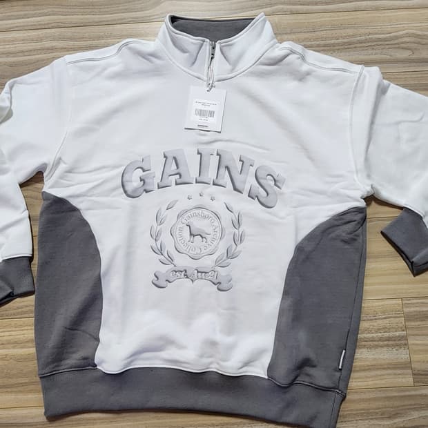 게인스보로로럴골든배색하프집업L사이즈