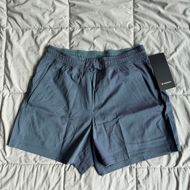 룰루레몬 페이스 브레이커 남성 5인치 m 사이즈 새상품 판매합니다.