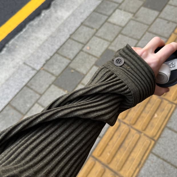 옴므플리세 이세이미야케 울라이크 트러커 카키 1