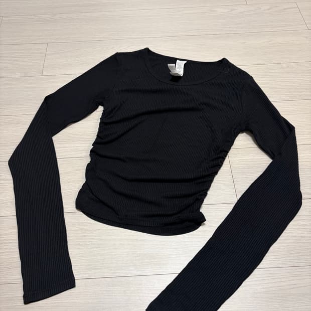 ALO 알로 립 사이드 셔링 탑 블랙 XS(44-55)