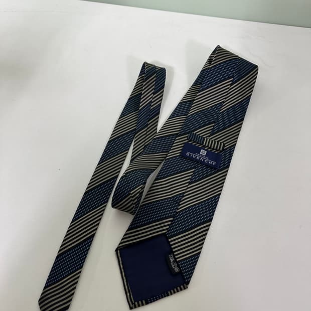 OS 지방시 실크100% 사선 넥타이