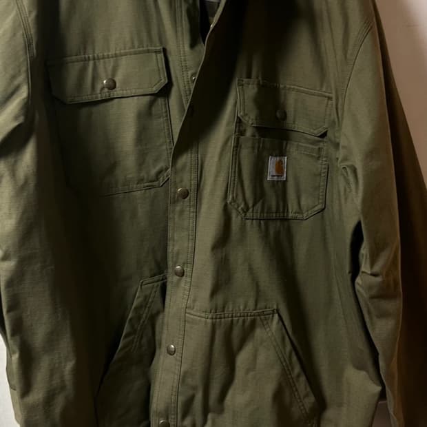 칼하트 워크자켓칼하트의 카키색 워크 셔츠예요
사이즈는 3XL 레귤러이며 