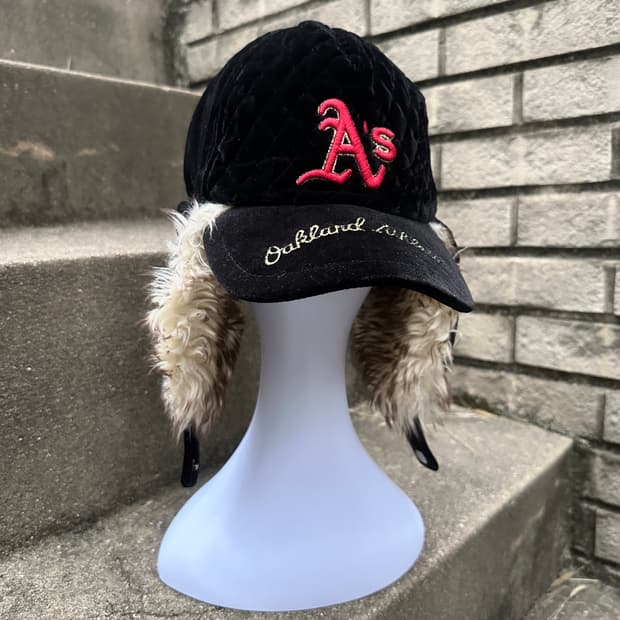 Velvet earflap cap 