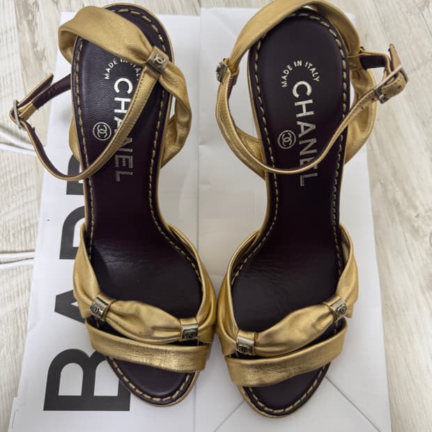 (정품) 샤넬 금색 샌들 37사이즈