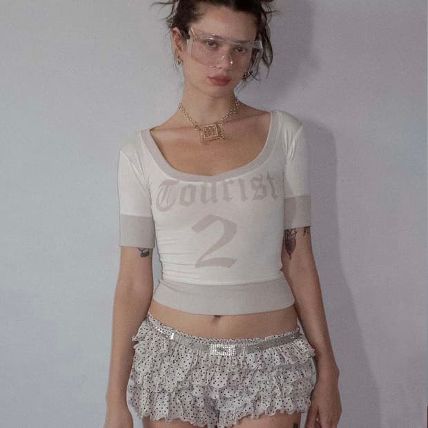 SCULPTOR Heart Neck Tee Butter