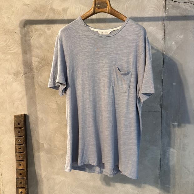 랙앤본 티셔츠 100