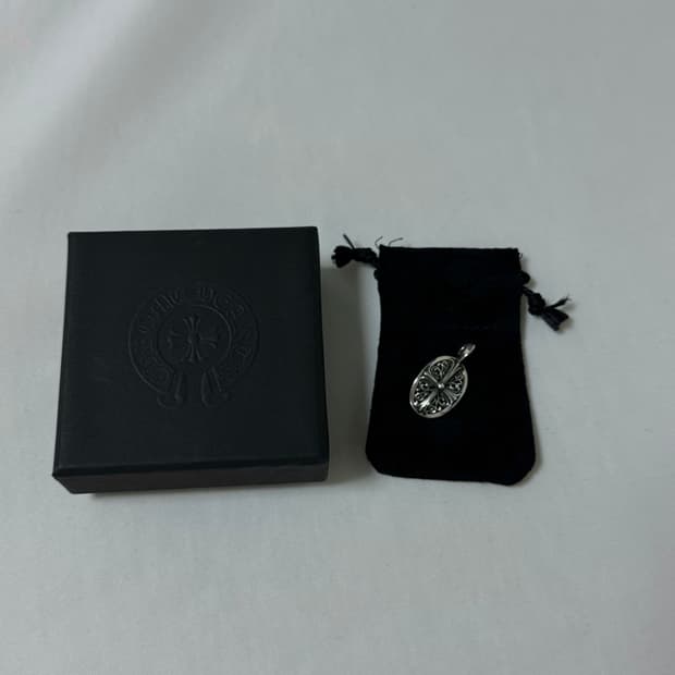 [OS] 크롬하츠 오발 펜던트 실버