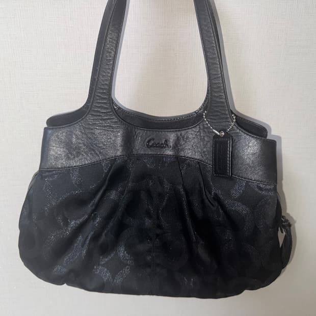 코치 블랙 숄더백
