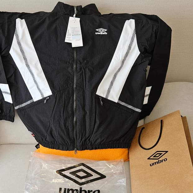 엄브로 바람막이 노팅엄 100 새상품