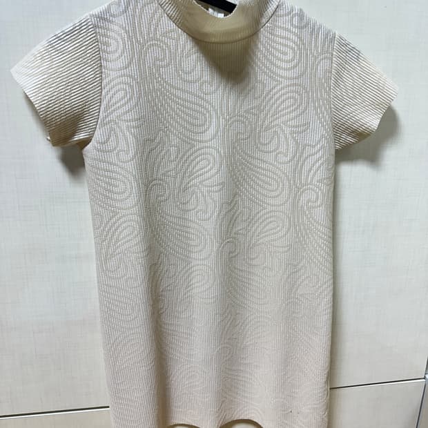 에프터먼데이 패턴 반폴라 티