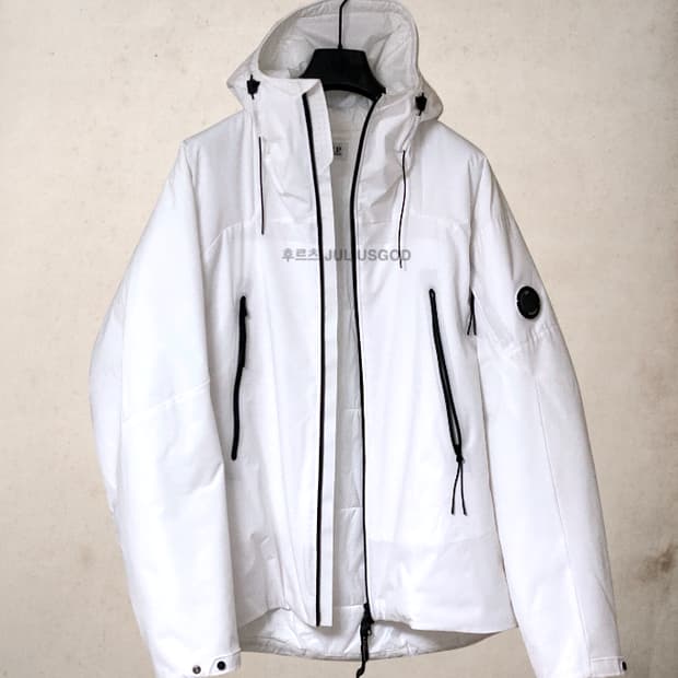 [105/새제품] CP컴퍼니 프리마로프트 하이넥 숏패딩 씨피컴퍼니