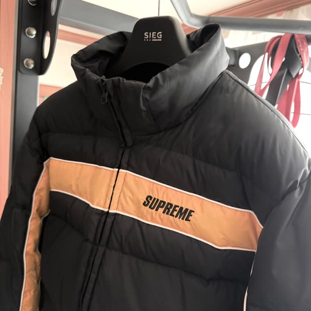 슈프림 [민트급.정품] 패딩 (시세 60만) 자수 로고 블랙 L(105)
