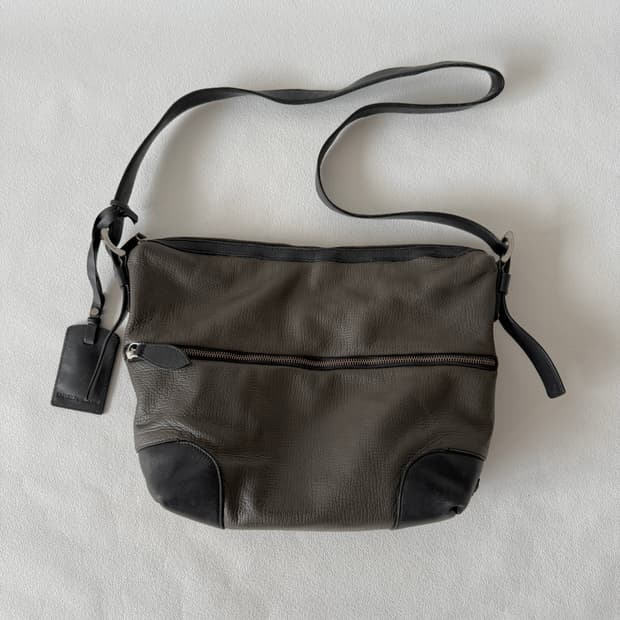 엠포리오 아르마니(EMPORIO ARMANI) 레더 크로스백(ITALY)