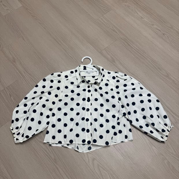 Zara 퍼프 도트 블라우스