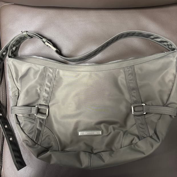 마뗑킴 패브릭 문라인 빅 호보백 카키 새제품