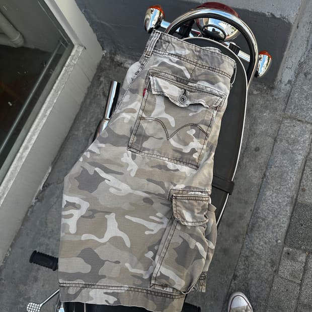 Levis Camo Cargo Shorts 하프팬츠