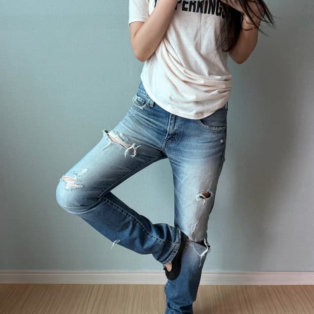 Levi’s distressed jeans