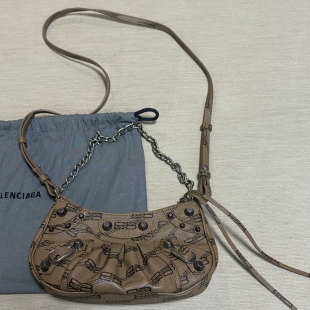 발렌시아가 르카골 체인 미니백 BB 모노그램 베이지