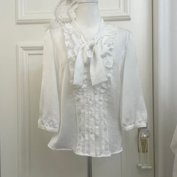 white ruffle bow point blouse(size-L)