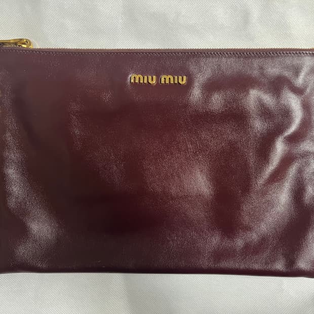 미우미우 클러치백