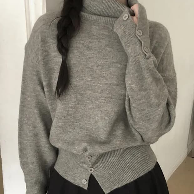 그레이 터틀넥 폴라 버튼 니트 