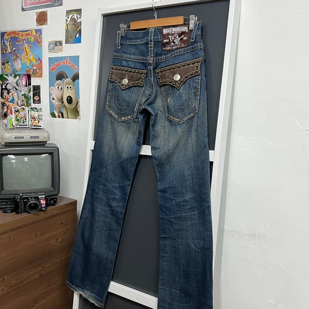 True Religion 트루릴리전 스터드 부츠컷 나팔핏 데님 팬츠