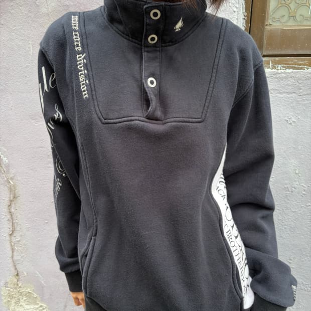 MCD 하이넥 버튼 업 그래픽 스웨트셔츠 L