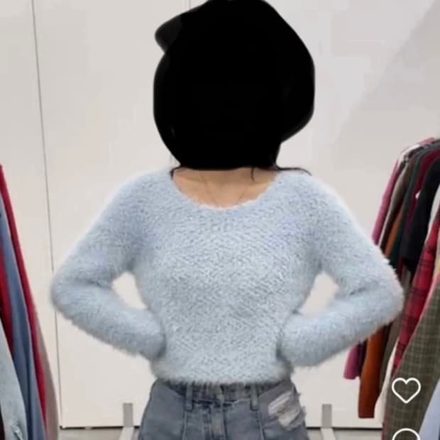 하늘색 앙고라 니트