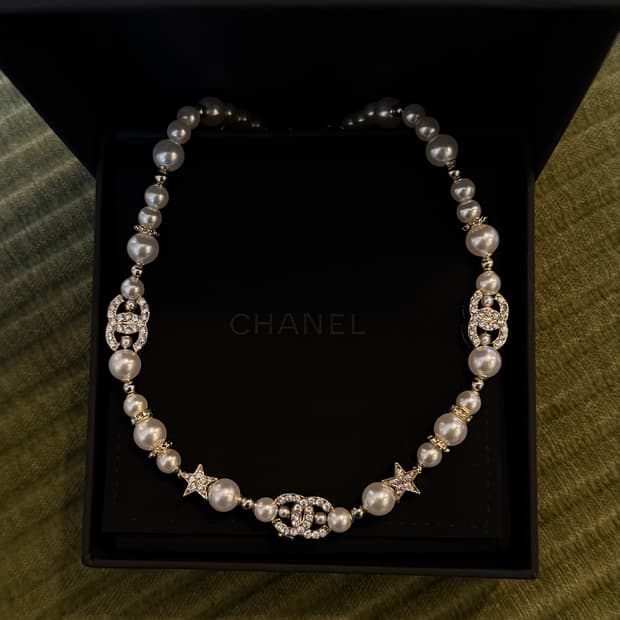CHANEL 샤넬 업사이클링 CC 로고 펄 네크리스
