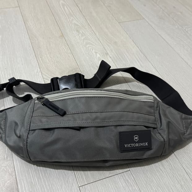 빅토리녹스 알트몬트 3.0 오비탈 힙색 슬링백 