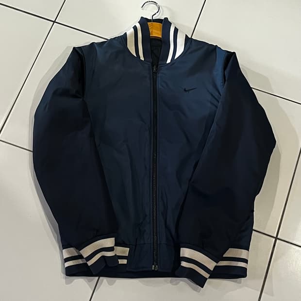 나이키 다크네이비 양면 누빔 바시티 퀼팅자켓 