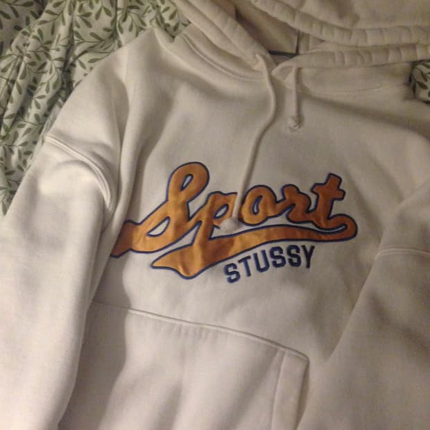 스투시 사틴 패치 오버사이즈 후드 오프 화이트